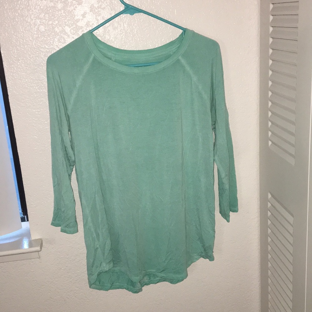American Eagle quarter length sleeve shirt